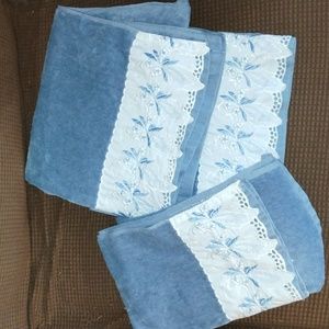 Classic Lace Towels